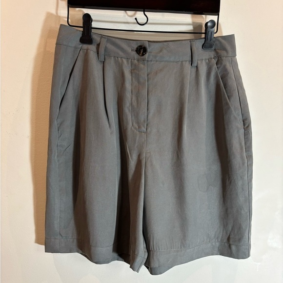 LOUNGE NINE Sz 36 100% Tencel Ditta Shorts in Sedona Sage Green NEW WITH TAGS - Picture 3 of 9